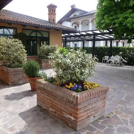 Hotel La Cascina Di Due 3*